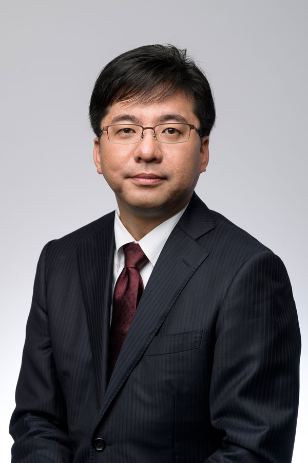 平野友朗の正面写真