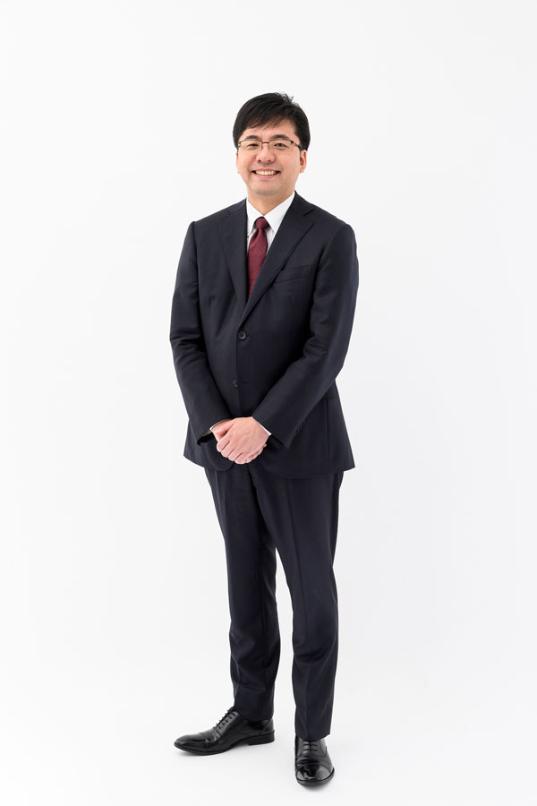 平野友朗の正面写真